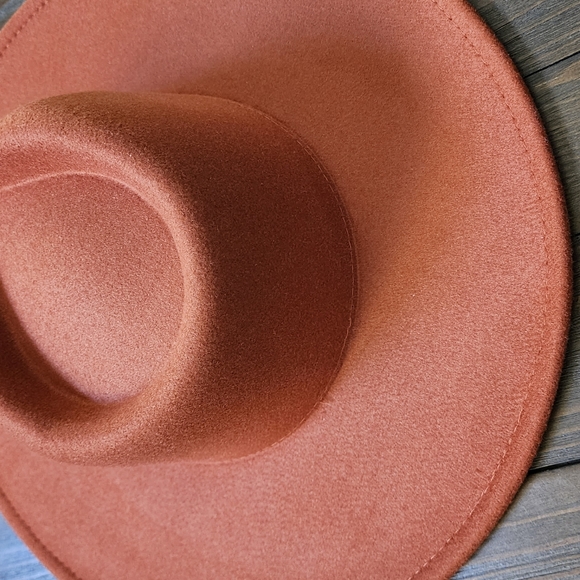 NWOT Solid Regular Brim Fedora with Adjustable Sizing - Picture 3 of 11